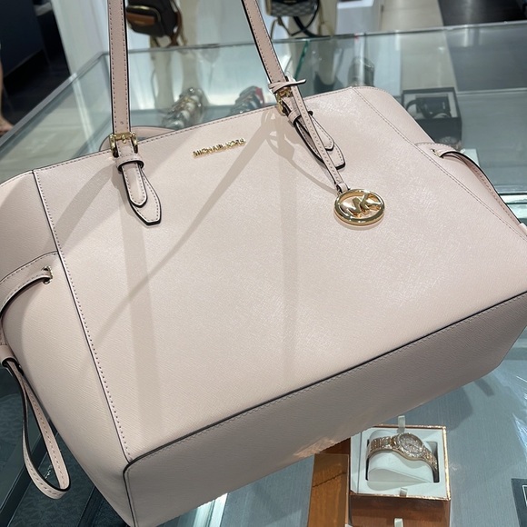 Michael Kors Gilly Large Drawstring Travel Leather Top Zip Tote 
NWT - Picture 13 of 16